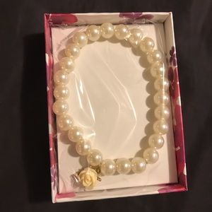 New Avon White Rosette Touches Stretch Bracelet Jewelry